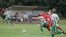 Fotbalisté Rájce-Jestřebí (v bílém) nestačili v prvním předkole krajského poháru na Kunštát. Prohráli 1:3 a v poháru končí. Kunštát byl před třemi lety ve finále. V neděli nastoupí doma proti Svratce Brno. Na vítěze pak čekají Bohunice.