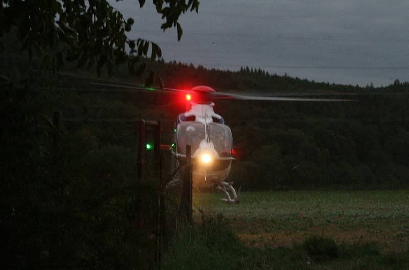 U Svinošic zemřel po střetu s autem čtyřiačtyřicetiletý motorkář.