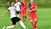 V předposledním kole fotbalové divize remizoval FK Blansko (červené dresy) se Slovanem Havlíčkův Brod 1:1.