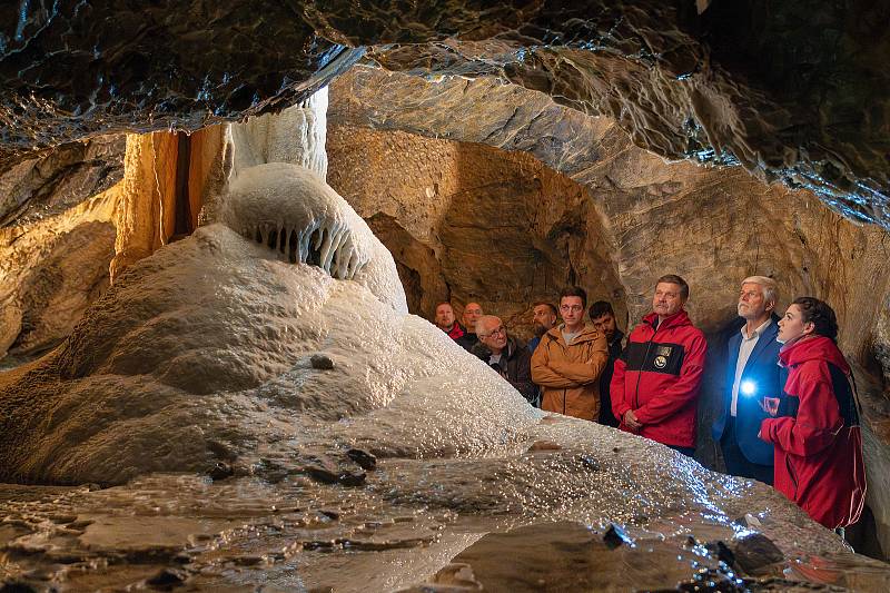 Český prezident Petr Pavel zavítal při své návštěvě Jihomoravského kraje také do světoznámých Punkevních jeskyní v Moravském krasu na Blanensku.