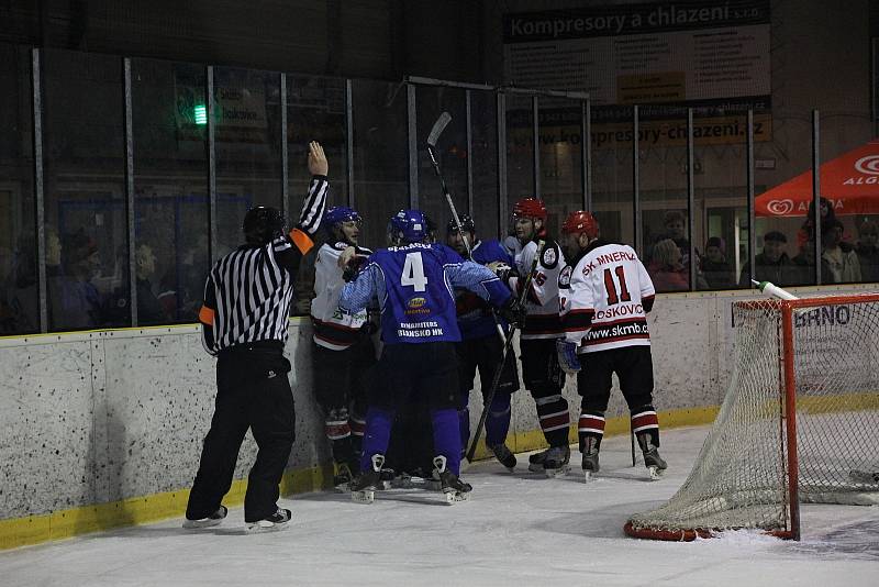 Boskovičtí hokejisté porazili v posledním zápase základní části krajské hokejvé ligy Blansko 6:4. Ve středu hrají oba týmy spolu znovu ve čtvrtfinále play-off.