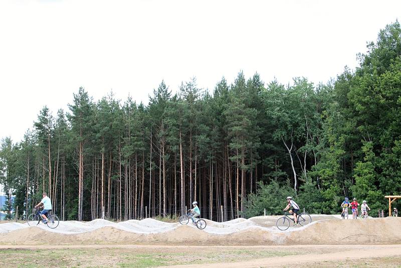 Boskovické cyklostezky lákají rodiny s dětmi.