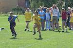 Děti z malotřídek v region u závodily v Rudici na dětské olympiádě v běhu, skoku z místa, hodu kriketovým míčkem a dalších disciplínách.