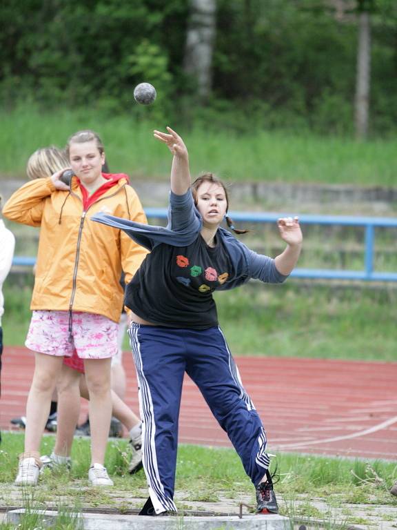 Atletický stadion ASK Blansko zaplnili po dva dny mladí sportovci ze základních škol z Blanenska. V atletických disciplínách se utkali v okresním kole Poháru rozhlasu. 