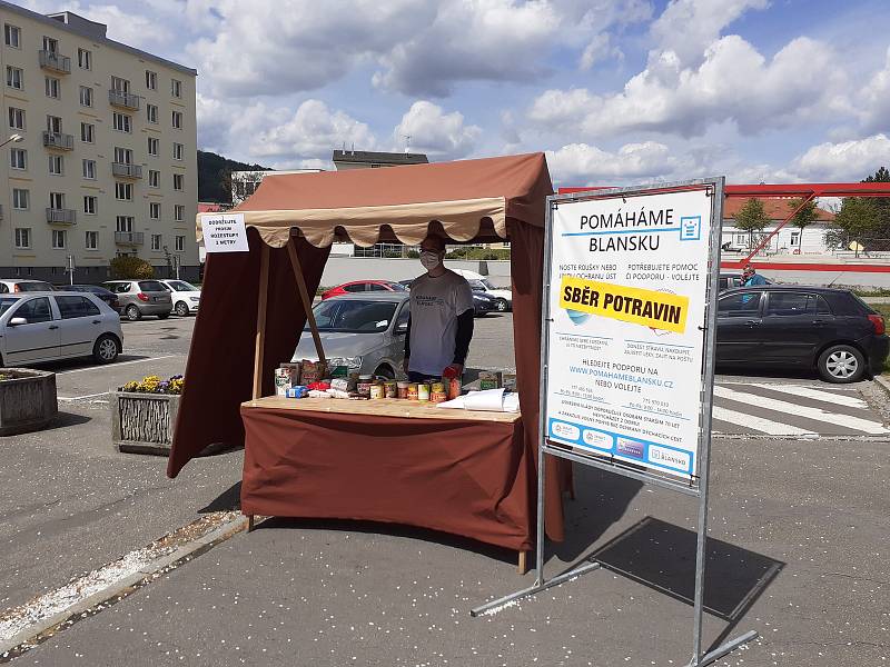 Pro rodiny v nouzi sbírají potraviny. Pomůžou konzervy nebo trvanlivé mléko.