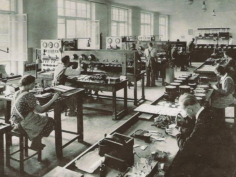 Tradiční podnik na výrobu elektrických měřících přístrojů založil vynálezce Erich Roučka v Blansku v roce 1911. A tyto přístroje vznikají vedle zakázkové výroby v podniku dodnes.