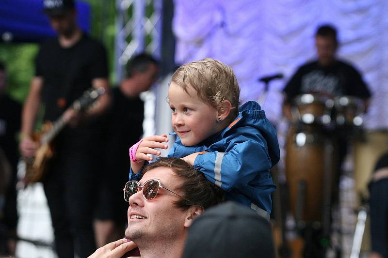 Zámecký park v Blansku ovládl v sobotu už počtvrté hudební festival Morava Park Fest. Na pódiu vystoupila například zpěvačka Anna K, Jiří Macháček se skupinou Mig 21 nebo kapela Wohnout.