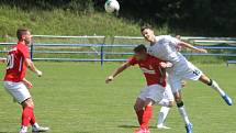 Fotbalisté Blanska (červené dresy) v přípravném utkání porazili na vlastním trávníku MFK Vyškov 2:0.