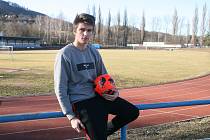 Osmnáctiletý fotbalista a rozhodčí Štěpán Burgr (na snímku) zachránil společně s trenérem Jaromírem Korčákem život šestnáctiletému fotbalistovi. Ten zkolaboval na halovém turnaji ve Svitávce.