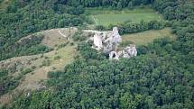 Paraglidista Petr Buchta z Adamova na Blanensku tentokrát vyměnil krásy Moravského krasu z ptačí perspektivy za kraj vinic, řeky Dyje a jezer pod Pálavou. Poznáte, nad kterými místy na Břeclavsku a v Rakousku létal? Se svolením Petra Buchty