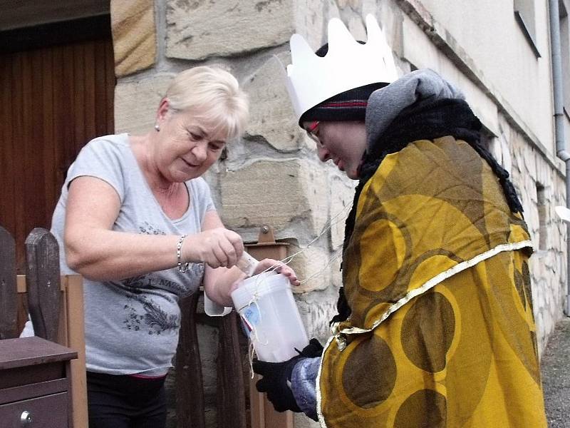 Ulicemi Blanska procházeli v sobotu Tři králové.