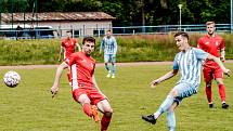 Blanenští fotbalisté (v červeném) na závěr sezony vyhráli nad Prostějovem 2:1.