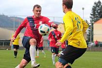 V posledním domácím utkání podzimní části Moravskoslezské divize porazili fotbalisté FK Blansko (v červeném) FK Šumperk 2:1.