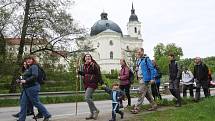 Poutníci vyrazili v neděli z Velehradu do Mikulova. Římskou cestou. V pondělí šli úsek Křtiny - Brno.