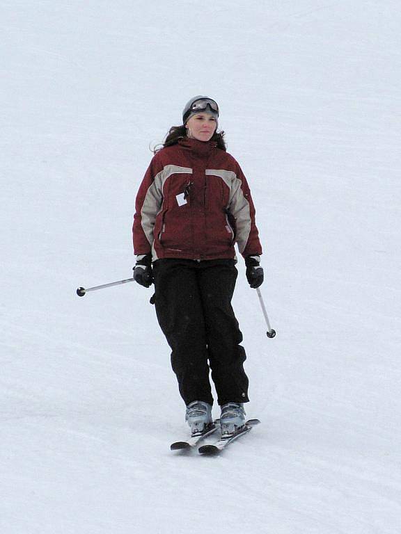 Ve skiareálu v Olešnici se lyžuje již od prosince. Na sjezdovce je přes sedmdesát centimetrů sněhu.