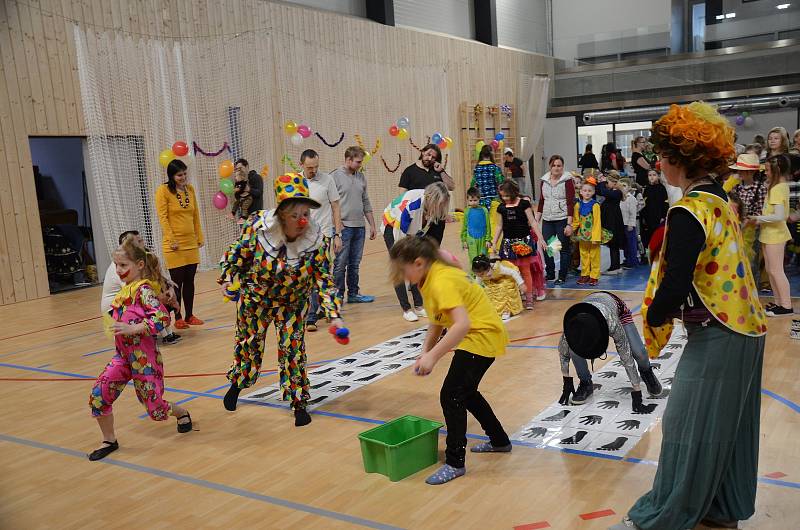 Svitávečtí ochotníci připravili pro děti maškarní karneval. Foto: archiv městyse