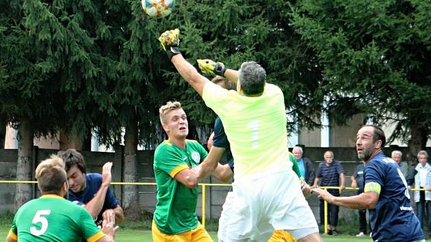 Ve 2. kole krajského přeboru fotbalisté Olympie Ráječko (zelené dresy) porazili FK Mutěnice 3:1.