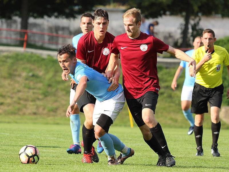 V posledním utkání tohoto ročníku krajského přeboru fotbalisté Boskovic (modré dresy) prohráli se Spartou Brno 1:3.