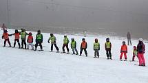 Děti ze základní školy ve Sloupu vyrazili na lyžařský kurz do ski areálu v Olešnici. Škola jezdí do areálu vyráží každoročně.