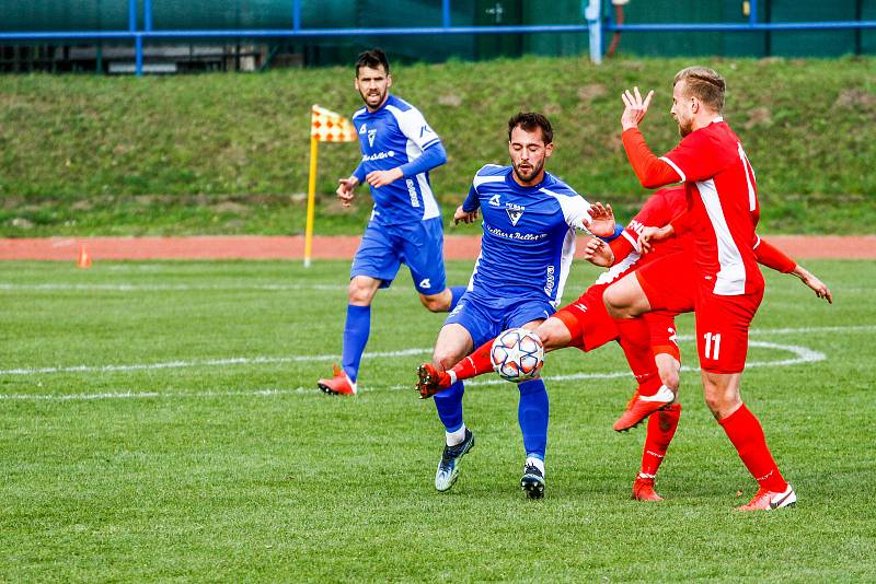 Blanenští fotbalisté (v červeném) porazili Vlašim 2:0.