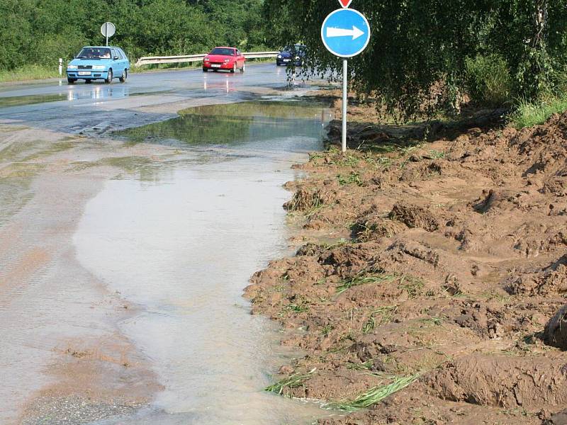 Velká bouřka se v úterý v pozdně večerních hodinách prohnala Blanenskem. Doprovázel ji silný vítr a ničivé krupobití.