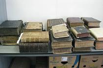 Knihy ukradené z fary ve Křtinách.