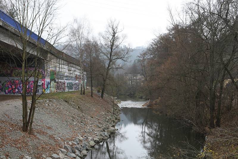 Břehy řeky Svitavy na výjezdu z Blanska ve směru na Brno obsadila těžká technika. Dělníci se tam pustili do rekonstrukce čerpací stanice Kamenolom.