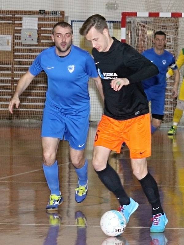 V utkání jihomoravské futsalové divize prohrála rezerva Amoru Lazor Vyškov (v modrých dresech) s týmem PRO-STATIC Blansko 5:8.