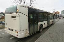 Střetu zabránil šofér autobusu jen pohotovou reakcí.