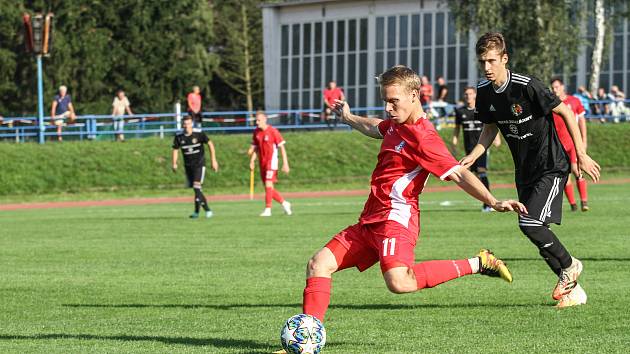 Blanenští fotbalisté (v červeném) v reprezentační přestávce podlehli v přípravném utkání Třinci 0:1.