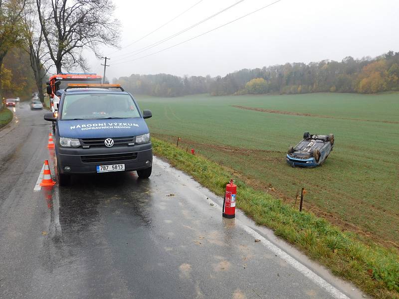 U Lažánek bouralo osobní auto.