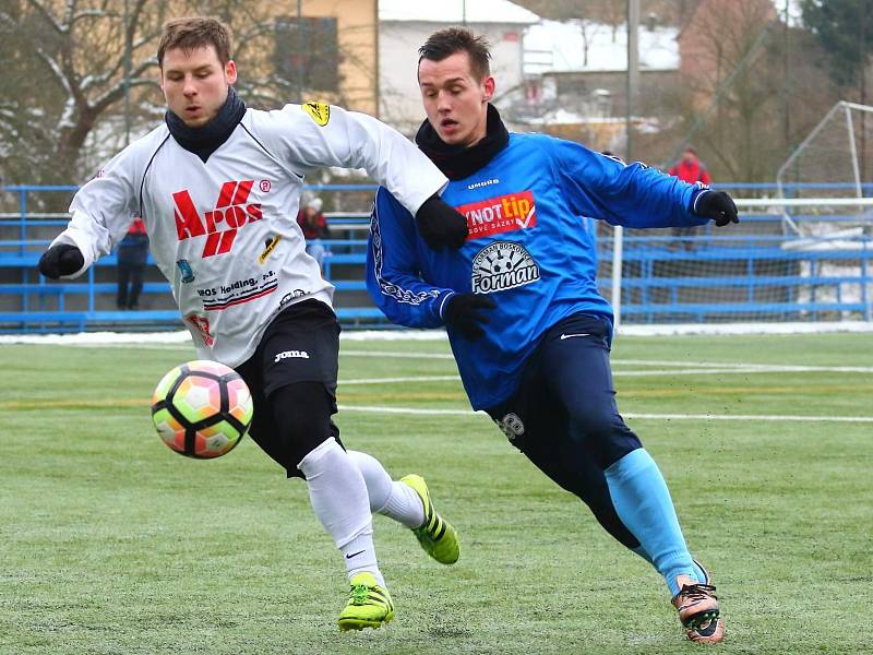 V přípravném utkání remizovali fotbalisté FC Boskovice (modré dresy) v okresním derby s FK Blansko 5:5.