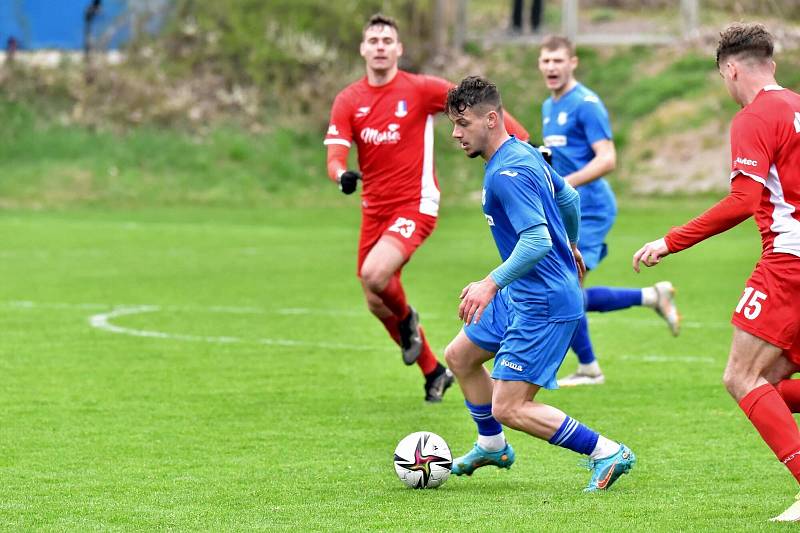 Blanenští fotbalisté (v červeném) remizovali na domácím hřišti s Otrokovicemi 1:1.