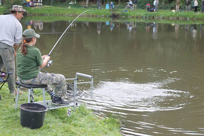 Na svatého Václava se na blanenském rybníku Sloupečník konaly dětské rybářské závody. 