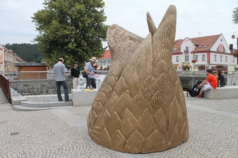 Nábřeží Svitavy v Letovicích ozdobila socha kachny.