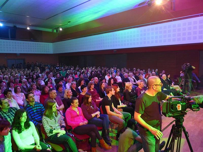 Koncert kapely Kryštof v blanenském dělnickém domě pro nemocného Libora Mašáta.