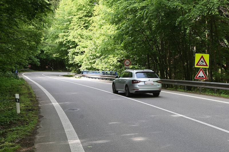 Třetí nejnebezpečnější úsek v Jihomoravském kraji je místo mezi Blanskem a obcí Šebrov-Kateřina. V uplynulých letech tam při dopravních nehodách zemřelo několik lidí. Vesměs motorkářů.