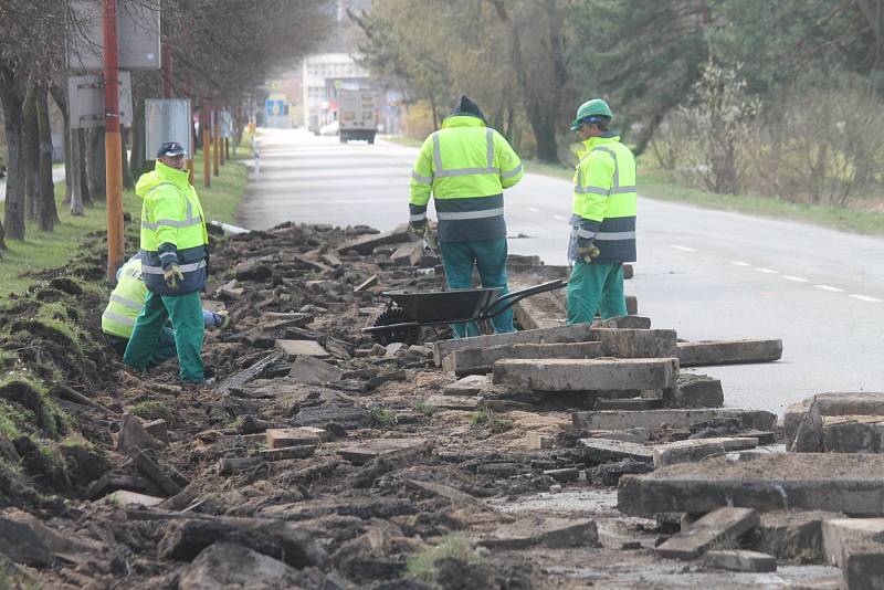 Ve středu začala v Blansku oprava průtahu městem. Objížďky vedou přes centrum.