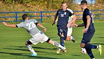 Fotbalisté Blanska (modré dresy) pokračují ve vítězném tažení divizní skupinou D. Na domácím hřišti porazili MSK Břeclav 4:0.