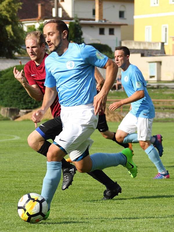 V posledním utkání tohoto ročníku krajského přeboru fotbalisté Boskovic (modré dresy) prohráli se Spartou Brno 1:3.