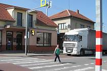 Jestli na přechodu v Lipůvce přibudou semafory, řeknou silničáři v květnu.