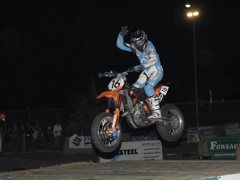 Supermoto Night Show v Brně u Olympie.