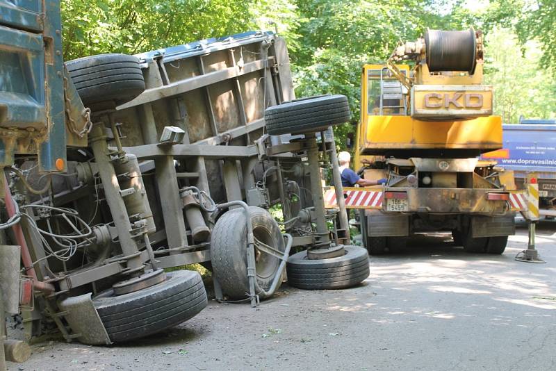 Při nehodě dvou nákladních aut u Rájce vznikla škoda za více než jeden milion korun.