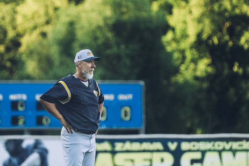 Baseball - nadstavba o extraligu: Olympia Blansko (v bílém) - SaBaT Praha (v černém) 1:2 - 31. července