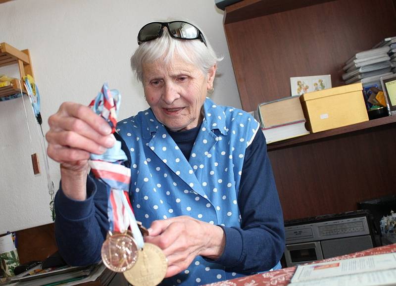 V roce 1948 startovala sprinterka a několikanásobná československá rekordmanka Olga Oldřichová Šicnerová na olympiádě v Londýně. Na stovce skončila v semifinále. Na dvoustovce v rozběhu upadla a nedokončila.