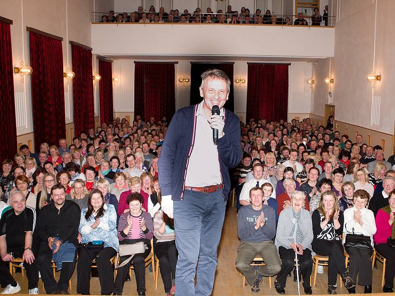 Letovičtí měli o besedu s farářem velký zájem.