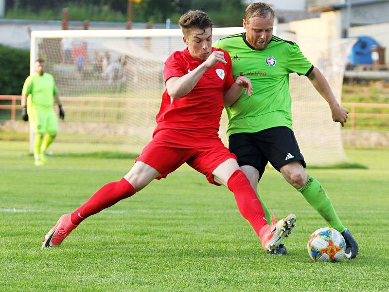 Další domácí porážku utrpěli v krajském přeboru fotbalisté Boskovic (zelené dresy). Po špatném druhém poločase podlehli Tatranu Bohunice vysoko 0:4.