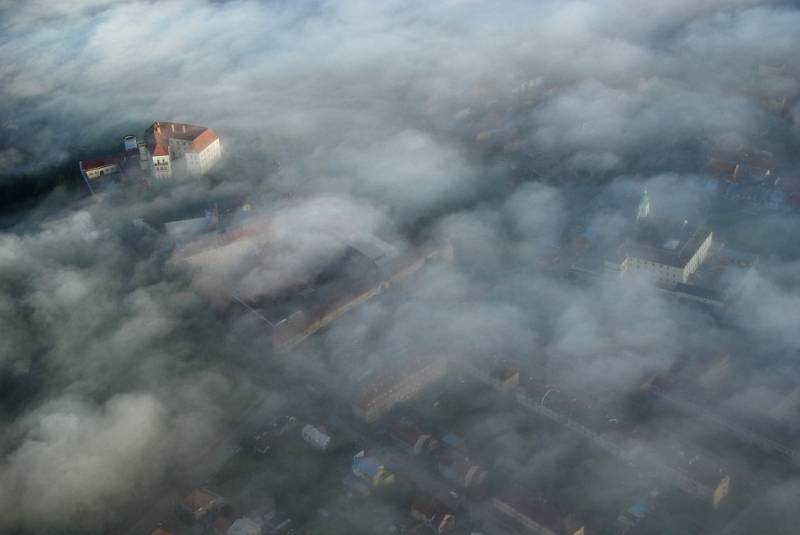 Olešnický farář Pavel Lazárek létá na paraglidingovém křídle a fotografuje krajinu.