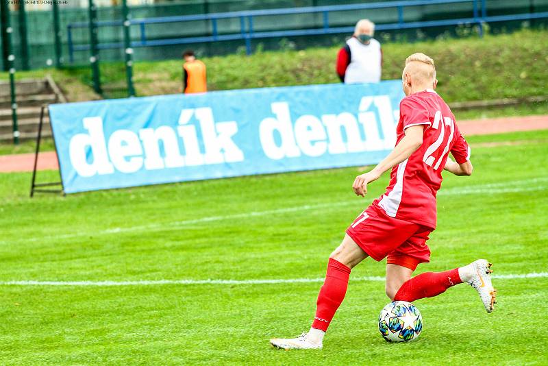 Blanenští fotbalisté (v červeném) v neděli podlehli Viktorii Žižkov 1:2.