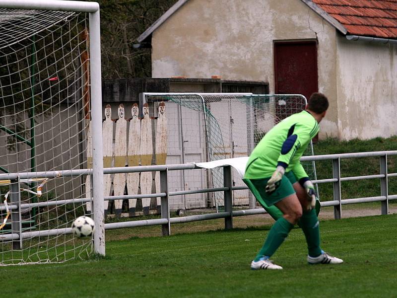 Ráječtí fotbalisté prohráli s Podivínem 1:3.